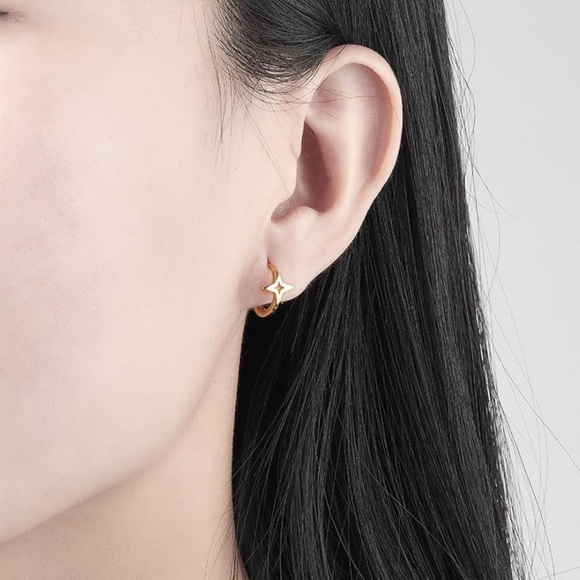 925 Sterling Silver Stunning Star Gold Earrings - Picture 9 of 10